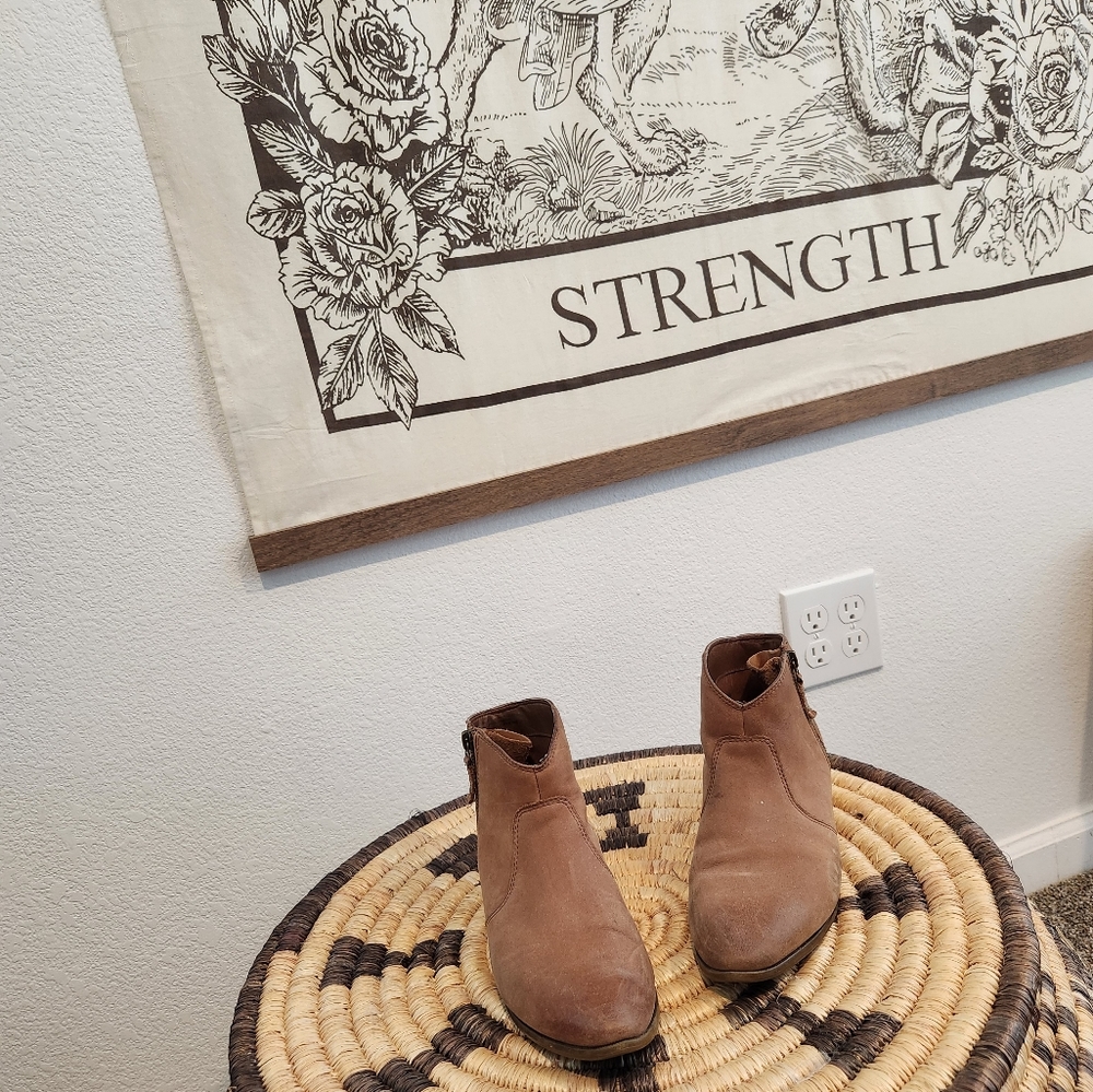 ALDO leather almond toe low bootie - Picture 6 of 10